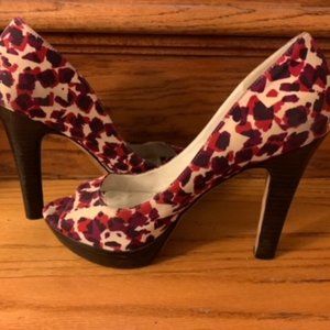 Gorgeous VIA SPIGA Abstract Leopard Peep-Toe Pumps, Size 8.5 / 39, EUC (Fabric)